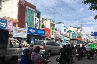 Hạ giá 1 tỷ! Bán gấp nhà mặt tiền Trường Chinh ngay chợ Lạc Quang, DT: 4.2x26m