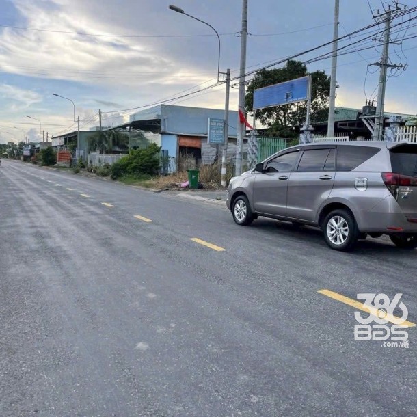 Bán đất mặt tiền 833B, xã Phước Vân, Cần Đước dt 540m2 ( có 300m2 thổ ) giá 5,5 tỷ-1