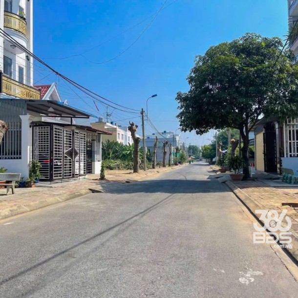 Bán nền thổ cư góc 2 mặt tiền trong KDC Phúc Long, thị trấn Bến Lức dt 140m2 giá 2,3 tỷ-3