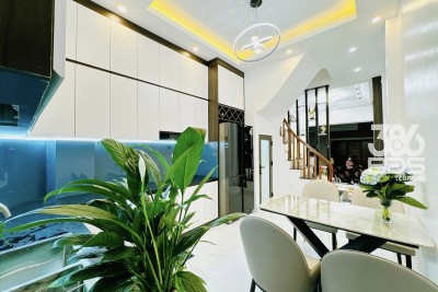 Bán nhà ngõ 236 Tân mai, 42m2 x 4T x 5.6 tỷ, Ô TÔ - 20M RA Ô TÔ TRÁNH