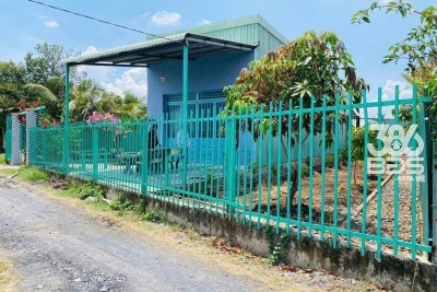 Nhà vườn  đường Lê Văn Thuôc, thị trấn Cần Giuộc dt 1000m2 nhà cấp 4 có 2pn 1wc giá 1,9 tỷ