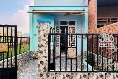 Nhà cấp 4 hẻm KP Thanh Ba, thị trấn Cần Giuộc dt 100m2 2pn 1wc giá 1,4 tỷ