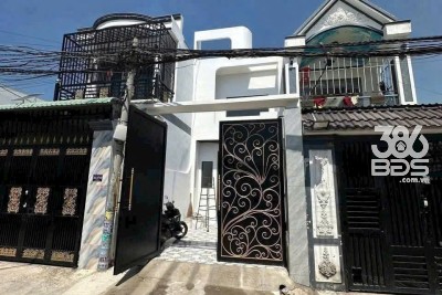 Nhà đẹp khu phố 4, thị trấn Đức Hòa dt 92m2 1 lầu 3pn 2wc giá 2,05 tỷ