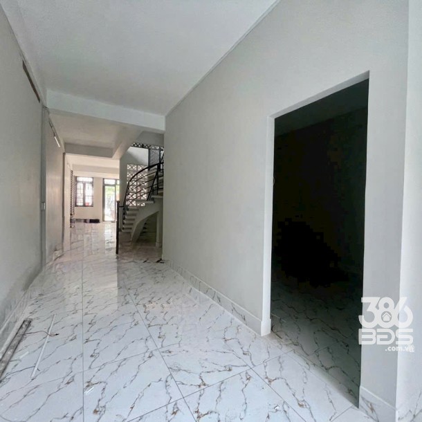 Nhà mặt tiền Lê Thị Bay, xã Tân Thạnh Đông dt 329m2 2 lầu 7pn 3wc giá 5,5 tỷ-5