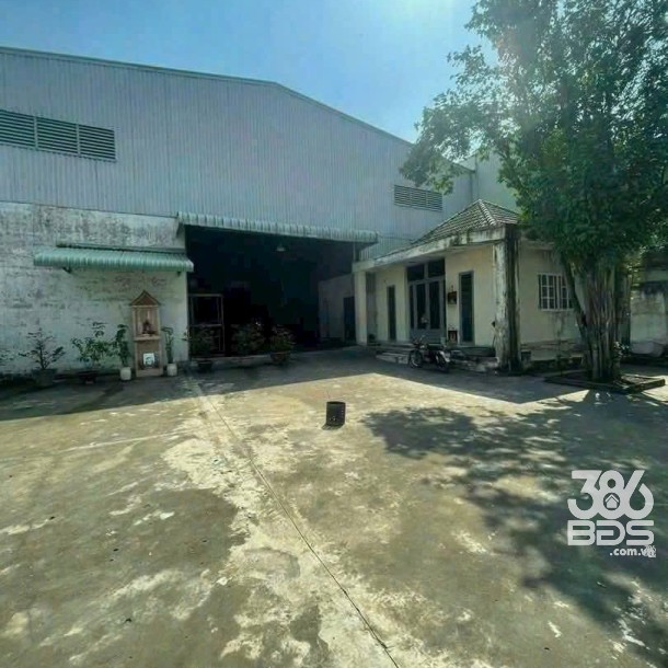 Nhà xưởng mặt tiền xã Lê Minh Xuân, Bình Chánh tổng dt 1600m2 giá 30 tỷ-1