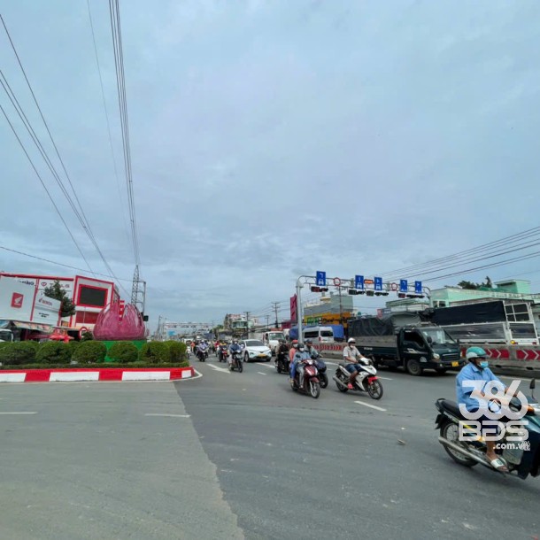 Showroom mặt tiền quốc lộ 1A, thị trấn Bến Lức, Long An tổng dt 891m2 giá 17,8 tỷ-6