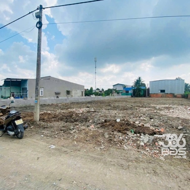 3 lô thổ cư mặt tiền lô B, Thích Thiện Hòa, xã Lê Minh Xuân, Bình Chánh dt 200m2 giá 2,8 tỷ/ lô-3