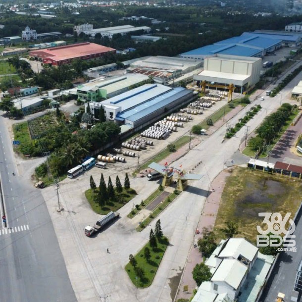 Đất mặt tiền TL 824, xã Lương Bình tdt 9800m2 ( 800m2 thổ + kho 560m2 + văn phòng 200m2) giá 50 tỷ-2