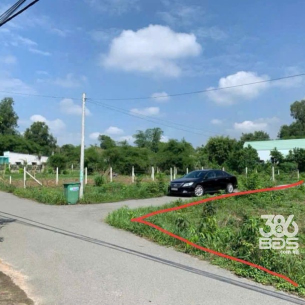 Bán lô đất góc 2 mặt tiền đường nhựa 1/ Tỉnh Lộ 15, xã Phú Hòa Đông dt 964m2 giá 5,6 tỷ-1