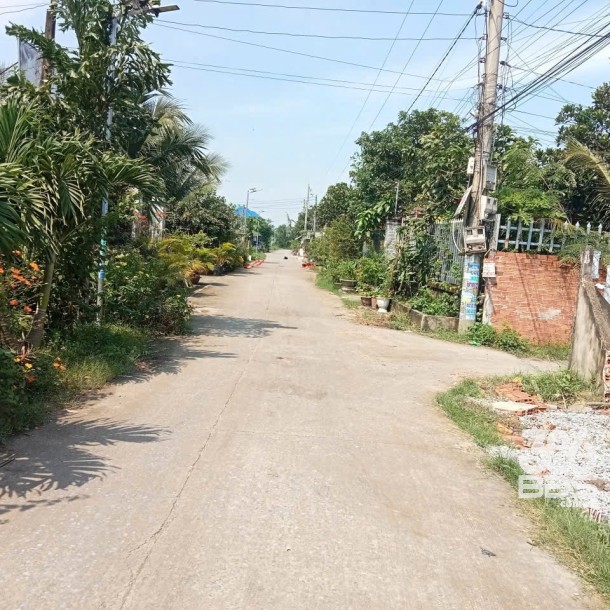 Bán nhà hẻm đường bê-tông xã Đức Hòa Thượng , tdt 280m2 ( 200m2 thổ cư) giá 2,3 tỷ-2