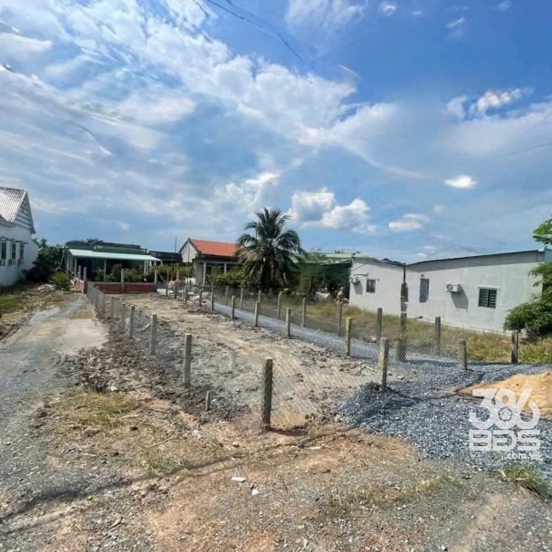 Bán đất thổ cư 2 mặt tiền tl 816 ấp 4, xã Bình Đức, Bến Lức dt 140m2 giá 1,97 tỷ-1