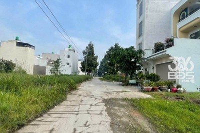 Bán nền thổ cư đường số 10, khu dân cư 135, thị trấn Bến Lức dt 132m2 giá 3,3 tỷ