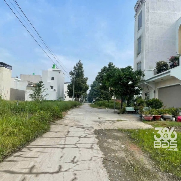 Bán nền thổ cư đường số 10, khu dân cư 135, thị trấn Bến Lức dt 132m2 giá 3,3 tỷ-1