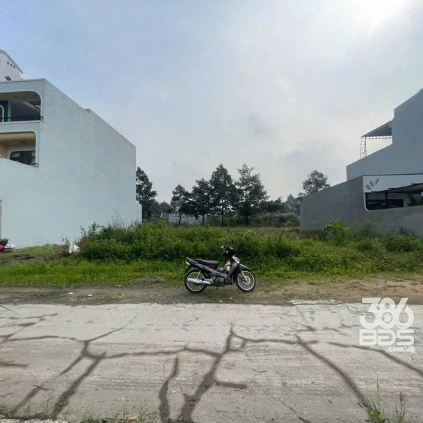 Bán nền thổ cư đường số 10, khu dân cư 135, thị trấn Bến Lức dt 132m2 giá 3,3 tỷ-3