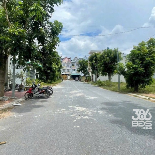 Bán nền thổ cư đường số 15 , KDC 135, thị trấn Bến Lức giá giảm còn 3,05 tỷ-3