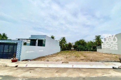 Bán 2 nền thổ cư trong KDC Xóm Bà Vệ , xã Long Định  dt 138m2 giá 1,7 tỷ +  dt 161m2 giá 2,1 tỷ