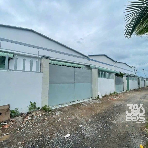 Bán 3 nhà xưởng nhỏ liền kề xã An Thạnh , Bến Lức tdt 850m2 ( có 300m2 thổ) giá 6,5 tỷ-2