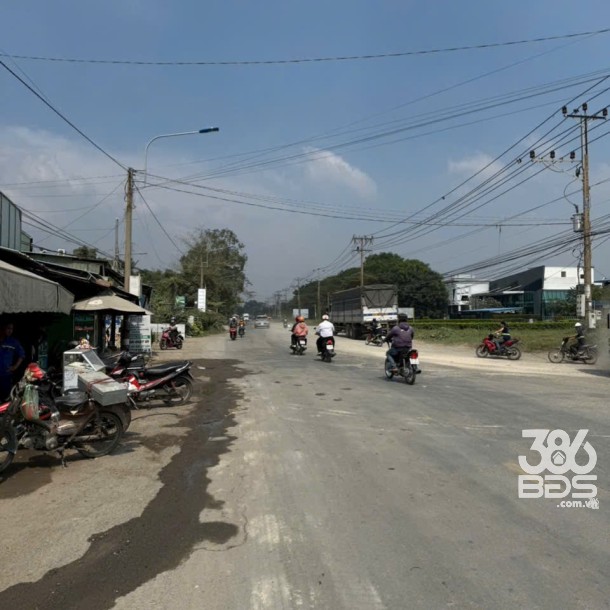 Bán nhà mt kinh doanh Đt 832, xã Nhựt Chánh , Bến Lức dt 80m2 , 2pn 1wc giá 4,4 tỷ-5