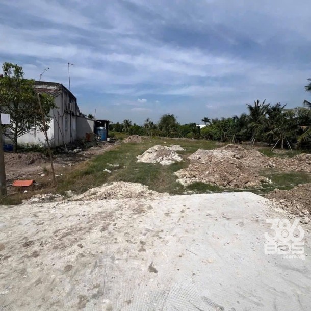 Bán đất thổ cư , đường beton xe 7 chổ , xã Nhựt Chánh , Bến Lức dt 1068m2 giá 3 tỷ-7