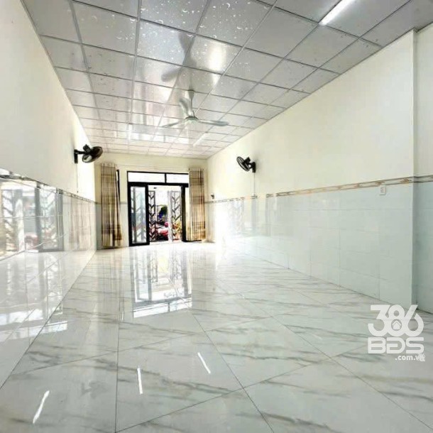 Bán nhà mt đường Nguyễn Văn Tuôi , thị trấn Bến Lức dt 116,5m2 , 2pn , 1wc giá giảm còn 4 tỷ-4