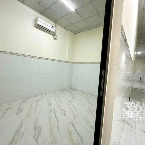 Bán nhà mt đường Nguyễn Văn Tuôi , thị trấn Bến Lức dt 116,5m2 , 2pn , 1wc giá giảm còn 4 tỷ-8