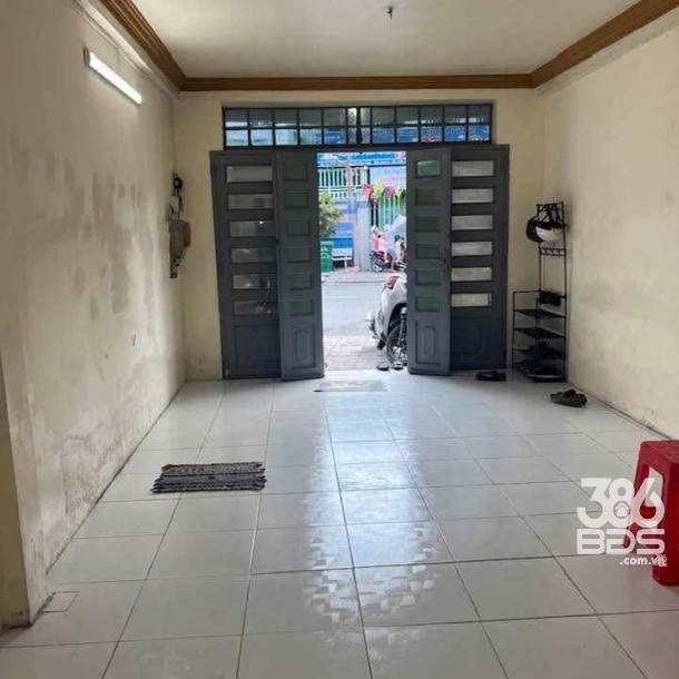 Bán nhà mt Nguyễn Văn Tuôi , thị trấn Bến Lức dt 142m2 ( có 56,5m2 thổ) 1 lầu 2pn 2wc giá 4 tỷ-3