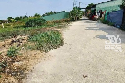 Bán đất thổ lúa xã Thạnh Đức, Bến Lức tdt 870m2 ( 300m2 thổ cư ) đường beton 4,5m giá 2,2 tỷ