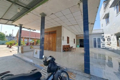 Bán nhà sân rộng ở KP7 , thị trấn Bến Lức dt 636m2 full thổ , 3pn ,2wc giá giảm còn 4,8 tỷ