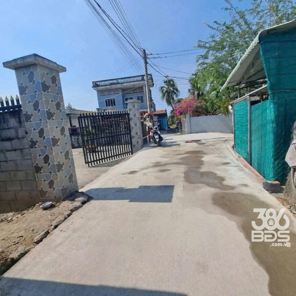 Bán nhà sân rộng ở KP7 , thị trấn Bến Lức dt 636m2 full thổ , 3pn ,2wc giá giảm còn 4,8 tỷ-4