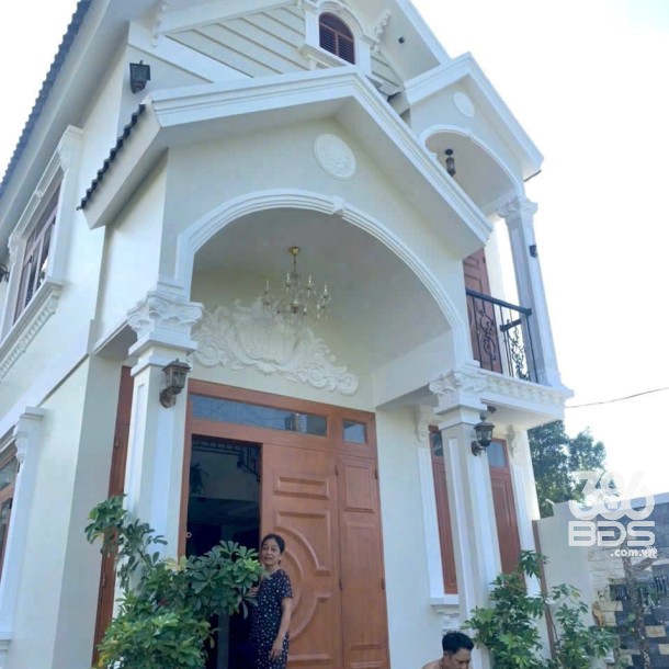 Bán biệt thự đẹp // tỉnh lộ 8 , xã Hòa Phú dt 208m2 full thổ , 1 lầu 3pn , 4wc giá giảm còn 5 tỷ-1