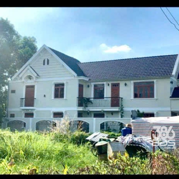 Bán biệt thự đẹp // tỉnh lộ 8 , xã Hòa Phú dt 208m2 full thổ , 1 lầu 3pn , 4wc giá giảm còn 5 tỷ-5